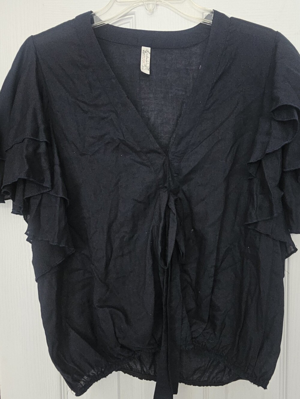 Free People top "Island Angel Flutter Top" features a distinctly bohemian Look - Picture 3 of 10